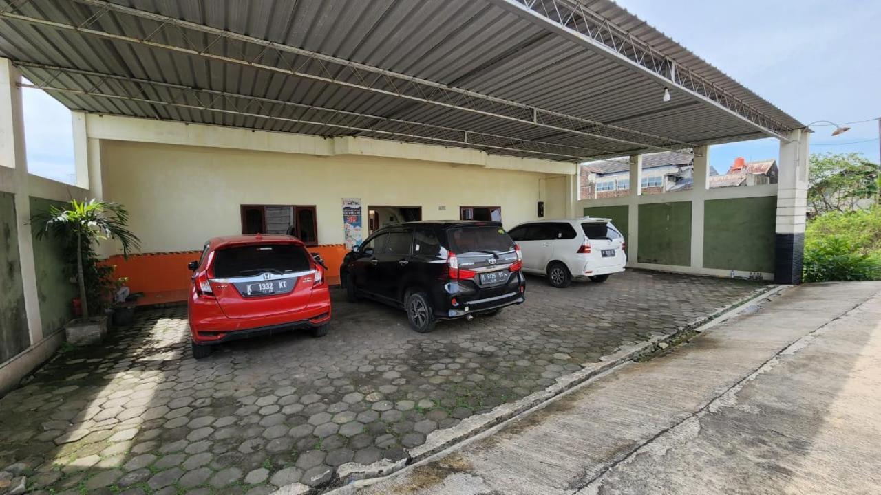 Hotel Metro Kudus Tanggulangin Exterior photo